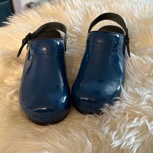 Brilliant Blue Sanita clogs last call🔥🔥